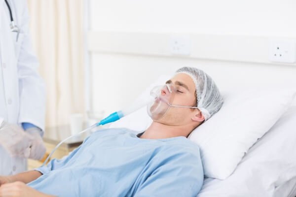 Thở oxy với bệnh nhân yếu