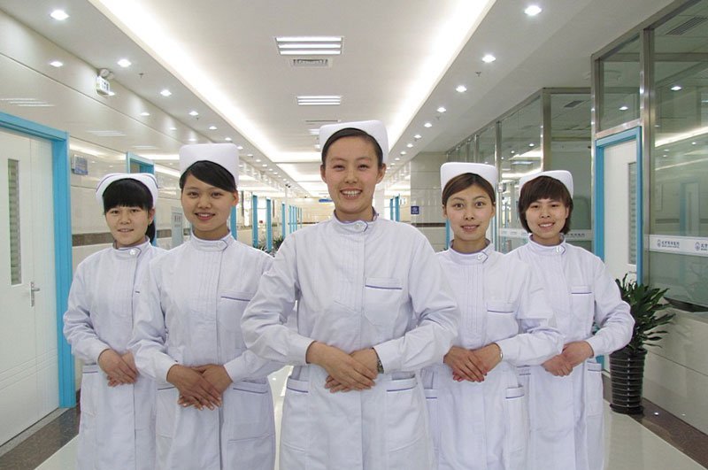 Ngành điều dưỡng tại Việt Nam: Tiềm năng ra sao và mức lương thế nào?