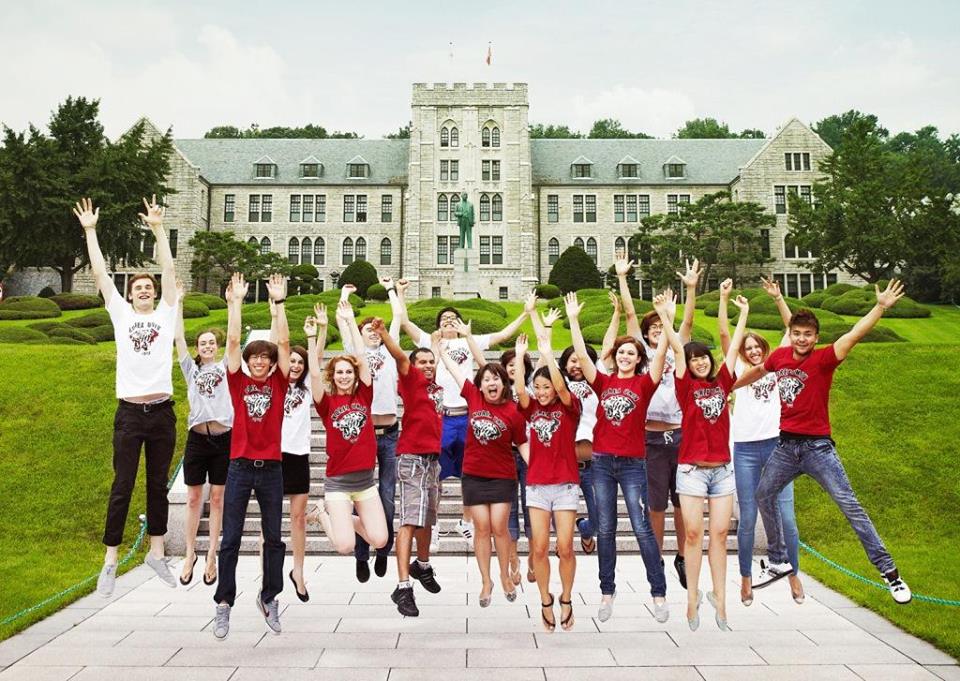 Trường đại học Đông A có rất nhiều ưu đãi dành cho sinh viên Việt Nam