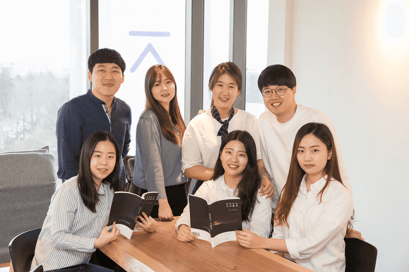 Điều kiện tuyển sinh đơn giản, tương đối dễ dàng.