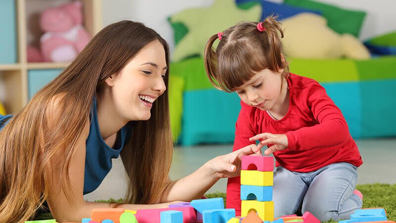 Biết chăm sóc trẻ em cũng là một việc bạn cần biết khi tham gia Au Pair