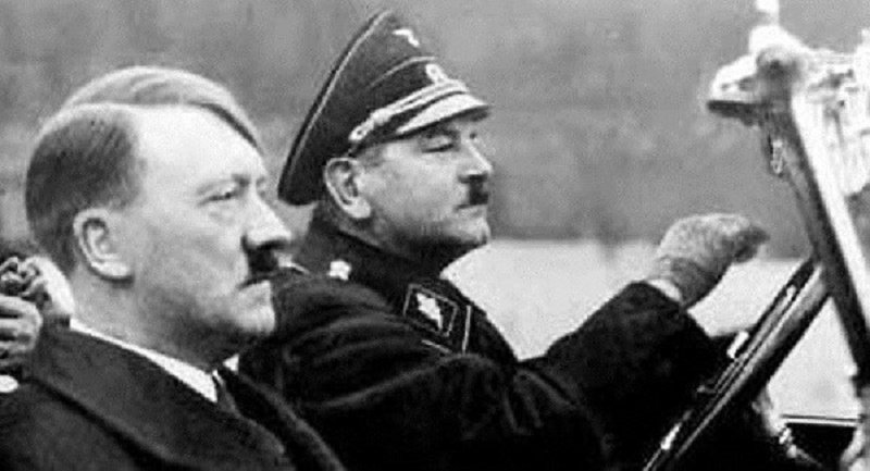 Hitler là ai?