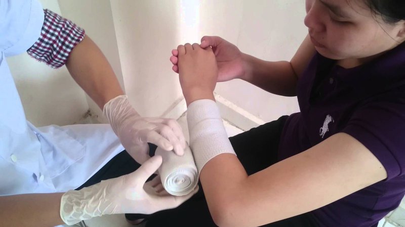 quy trình thay băng rửa vết thương cần thật cẩn thận