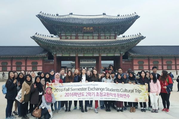Du hoc sinh tham gia học ngoại khóa ở ĐH Sun Moon