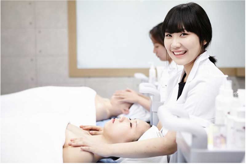 Nghề thẩm mỹ, làm đẹp luôn được đánh giá cao tại Hàn Quốc