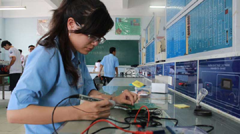 Chi phí du học nghề điện tử tại Hàn bao gồm phí học tiếng