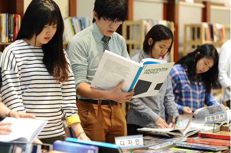 Mỗi một trường đại học tại Hàn Quốc sẽ có chính sách hỗ trợ học phí và học bổng riêng