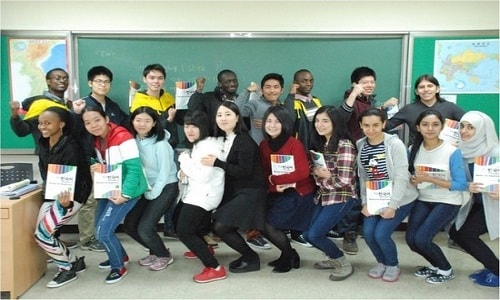 Học bổng du học Hàn Quốc bằng tiếng Anh là cứu cánh cho du học sinh quốc tế không giỏi tiếng Hàn