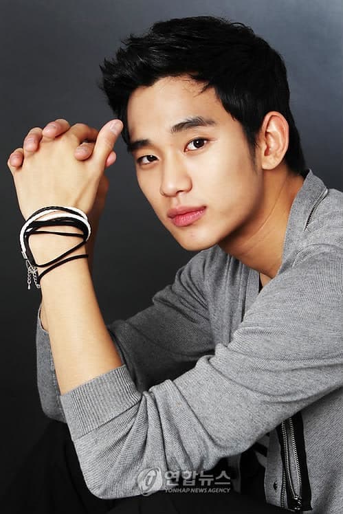 Kim Soo Hyun - sinh viên khoa sân khấu điện ảnh đại học Chung Ang năm 2001