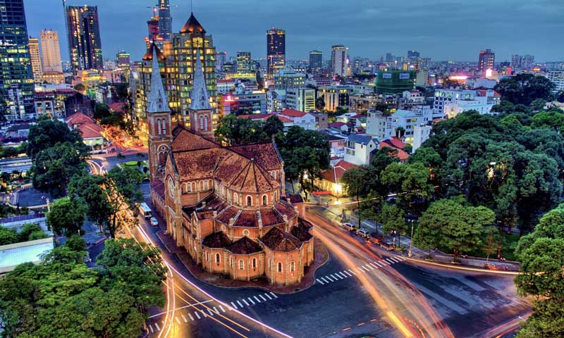 Nhà thờ Đức Bà huyền ảo khi chiều về